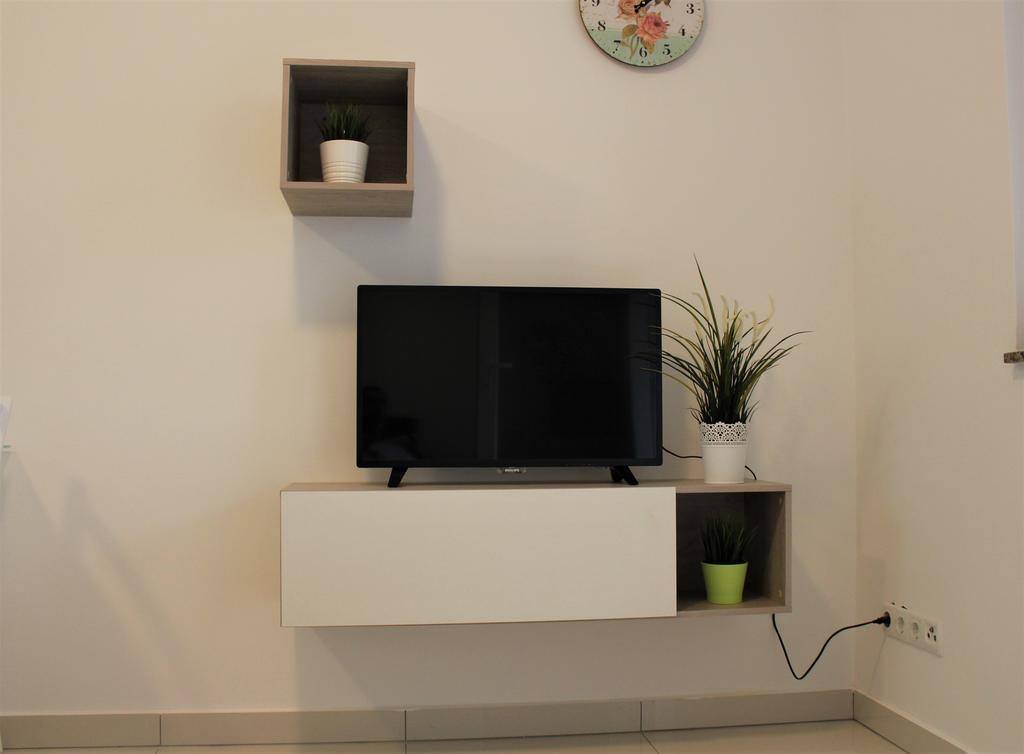 Apartmani Orhideja Rab Town Bagian luar foto