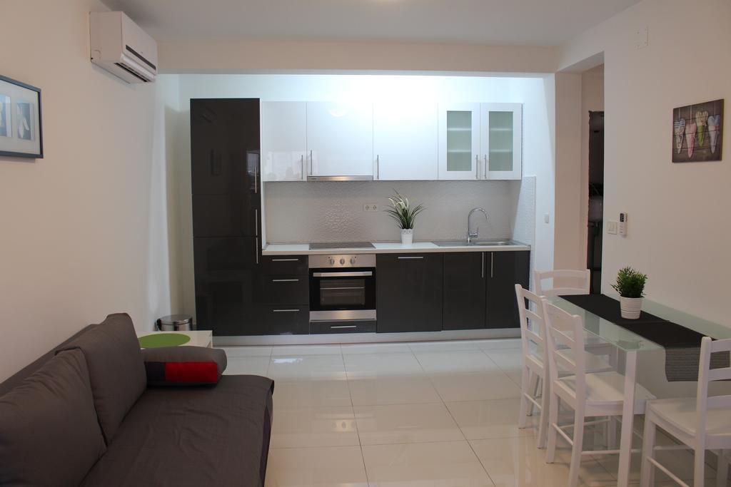 Apartmani Orhideja Rab Town Bagian luar foto
