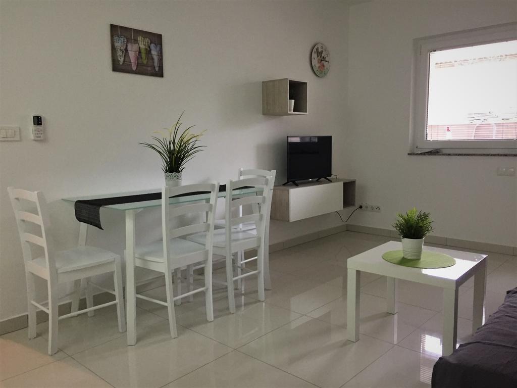 Apartmani Orhideja Rab Town Bagian luar foto