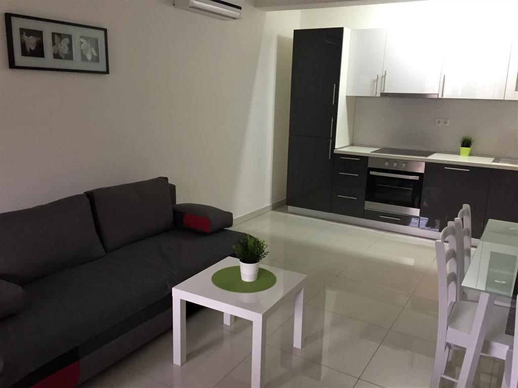 Apartmani Orhideja Rab Town Bagian luar foto